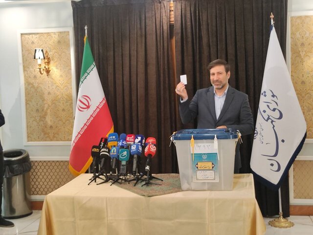 سخنگوی شورای نگهبان رای خود را در صندوق انداخت سخنگوی شورای نگهبان رای خود را در صندوق انداخت
