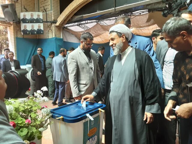 امام جمعه کرمان: برای انسجام ملی پای صندوق‌های رای بیاییم