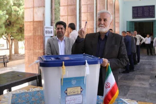 ‌ شهردار شیراز: مردم با حضور در انتخابات به ادامه راه شهید رئیسی رأی می‌دهند