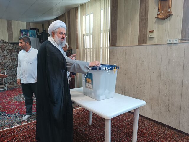 امام جمعه ملایر: مردم با حضور پای صندوق‌های رأی، انقلاب را تأیید و حمایت می‌کنند