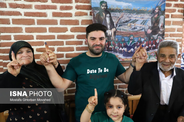 توضیحات دبیر ستاد انتخابات یزد در ساعات پایان رای گیری توضیحات دبیر ستاد انتخابات یزد در ساعات پایان رای گیری