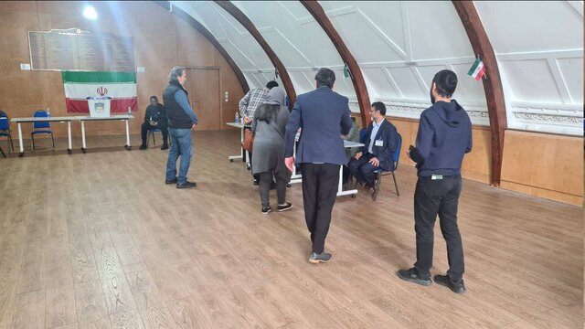 برگزاری انتخابات ایران در انگلیس بازداشت ۳ معاند مزاحم انتخابات ایران از سوی پلیس انگلیس