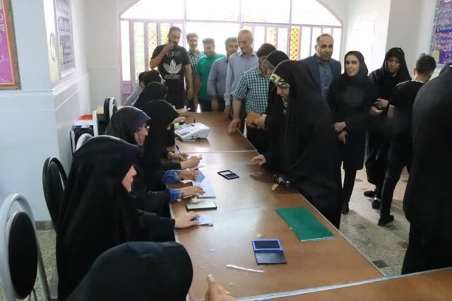 حضور مردم شهرستانهای غرب استان تهران پای صندوقهای رأی