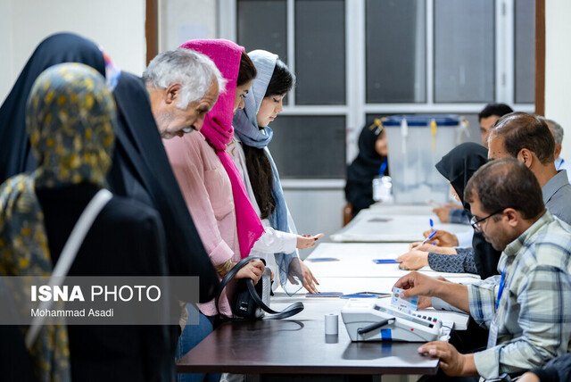 کارمندان دولت فعال در شعب اخذ رای استان مرکزی نهم تیرماه تعطیل هستند