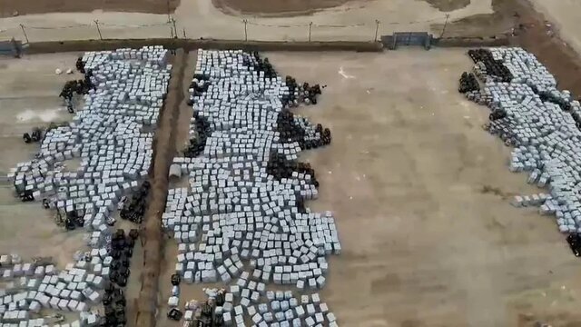 انباشت محمولههای امدادی در ساحل غزه بلاتکلیفی کمکهایی که از اسکله شناور آمریکا به غزه وارد شدهاند