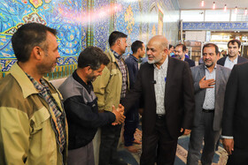 دیدار صمیمی احمد وحیدی، وزیر کشور با کارکنان کارخانه کاشی اصفهان شهرستان نجف آباد