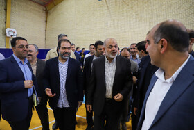 آیین بهره برداری از سالن ورزشی شهید عبدالرسول زرین شهر هرند شهرستان ورزنه با حضور احمد وحیدی، وزیر کشور