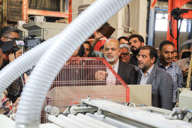 آیین آغاز به کار دوباره کارخانه کاشی اصفهان شهرستان نجف آباد پس از پنج سال با حضور احمد وحیدی، وزیر کشور