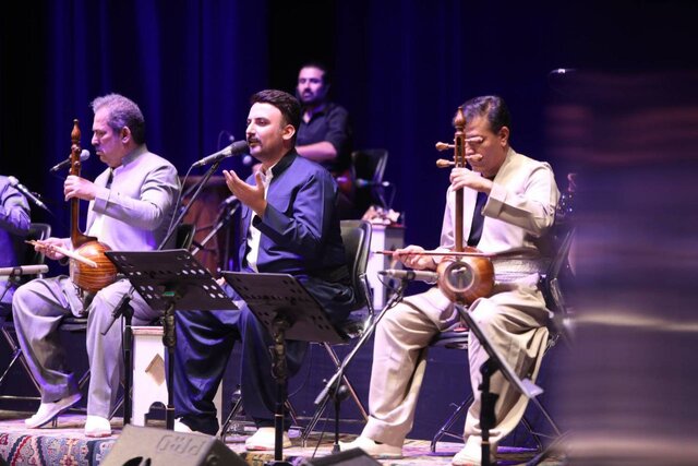 ببینید/ کنسرت پدر و دختری اردشیر کامکار ببینید/ کنسرت پدر و دختری اردشیر کامکار