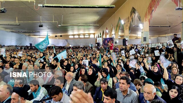 روز جمعه به آزادی و حرکت به جلو و تعامل سازنده رای بدهیم