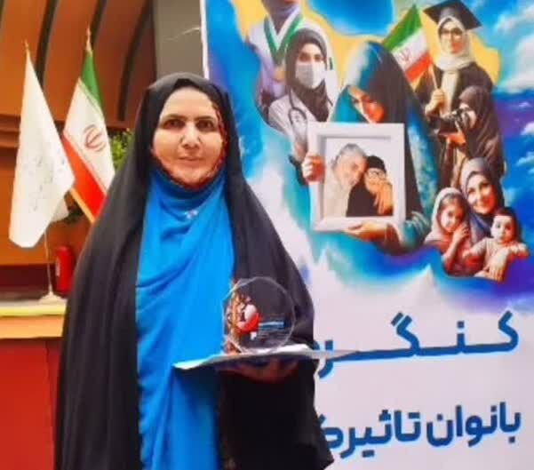 صنعتگر سوزندوز به عنوان بانوی تاثیرگذار سیستان و بلوچستان انتخاب شد صنعتگر سوزندوز به عنوان بانوی تاثیرگذار سیستان و بلوچستان انتخاب شد