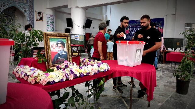 مردم شهرستان شهریار پای کار نظام و انقلاب ایستادهاند