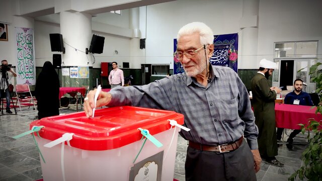 مردم شهرستان شهریار پای کار نظام و انقلاب ایستادهاند