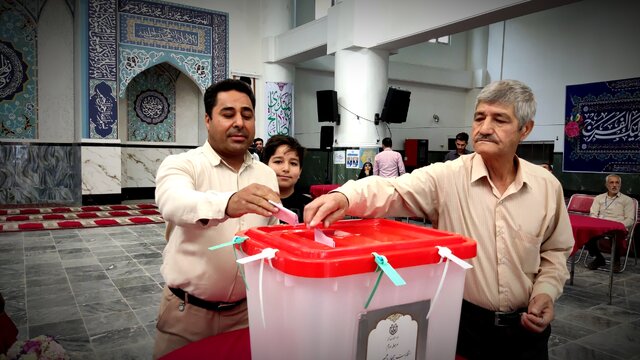 مردم شهرستان شهریار پای کار نظام و انقلاب ایستادهاند