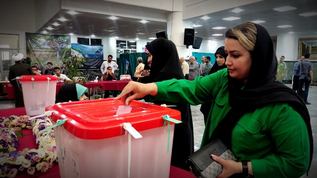 مردم شهرستان شهریار پای کار نظام و انقلاب ایستادهاند