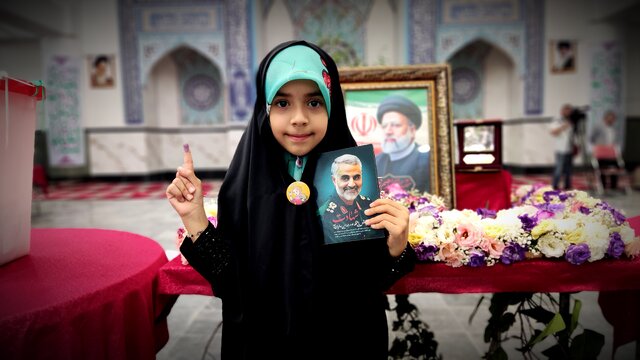 مردم شهرستان شهریار پای کار نظام و انقلاب ایستادهاند