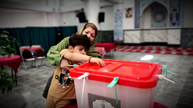 مردم شهرستان شهریار پای کار نظام و انقلاب ایستادهاند