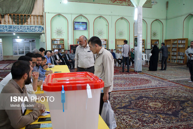 عکس از آرشیو است ملت ایران، حماسه سیاسی با حضور خود در پای صندوقها رقم خواهند زد