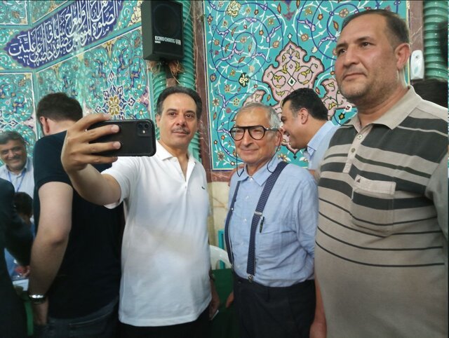 زیباکلام در انتخابات شرکت کرد زیباکلام در انتخابات شرکت کرد