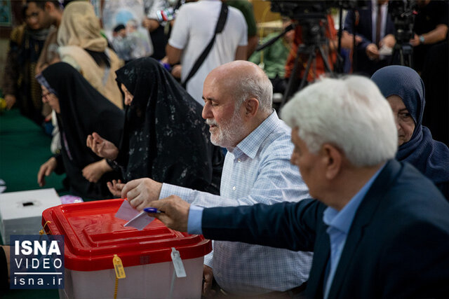 ویدیو/ حضور پرشور مردم پای صندوقهای رای تا ساعات پایانی شب ویدیو/ حضور پرشور مردم پای صندوقهای رای تا ساعات پایانی شب