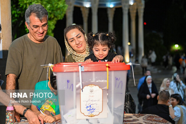 رأی مردم به صندوق رأی رأی مردم به صندوق رأی