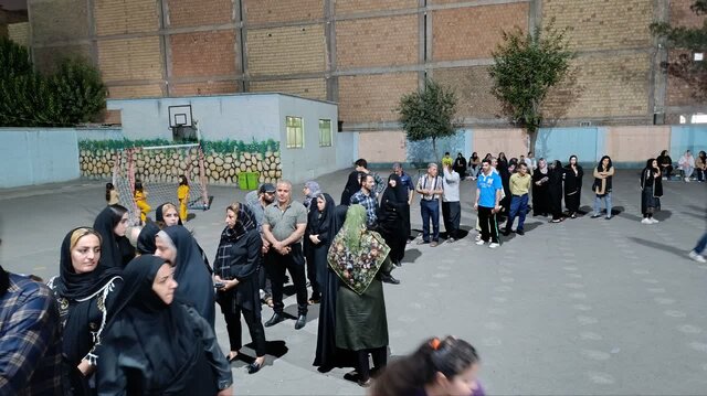 حضور پرشور مردم شهرستانهای غرب استان تهران در ساعت پایانی انتخابات