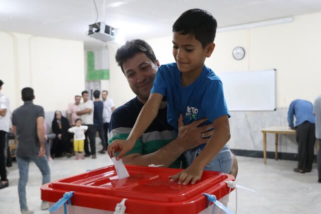 حضور پرشور مردم شهرستانهای غرب استان تهران در ساعت پایانی انتخابات