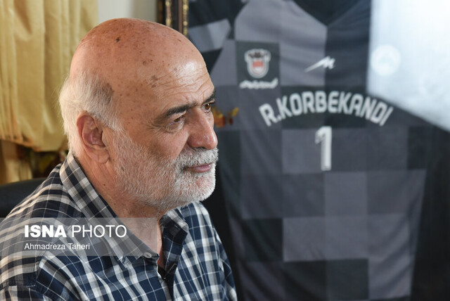 کربکندی: میان تاج و پرسپولیس میانهرو بودم/ پشت سر ناصر حجازی ماندم