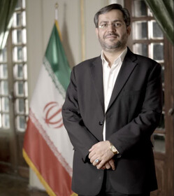 برادران و خواهران انقلابی! کمربندها را محکم ببندید . . .