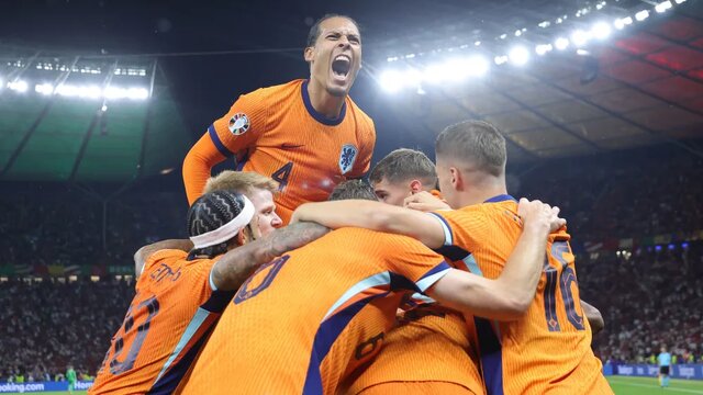 خلاصه بازی هلند ۲ - ۱ ترکیه خلاصه بازی هلند ۲ - ۱ ترکیه