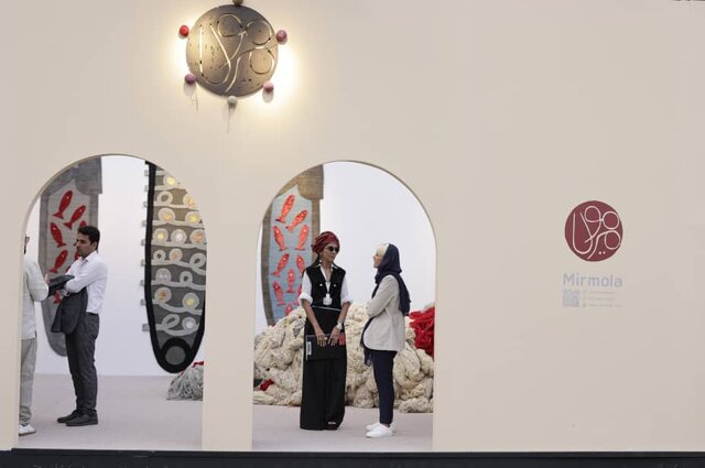 فرشهایی از میخ، سنجاق و ماهی!