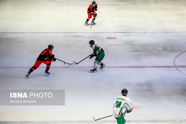 هاکی داخل سالن ایران جزو با افتخارترین ورزشهای گروهی کشور است هاکی داخل سالن ایران جزو با افتخارترین ورزشهای گروهی کشور است