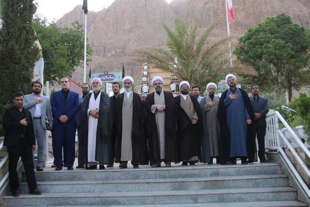 ادای احترام معاون قوه قضائیه به شهید سلیمانی و شهدای حمله تروریستی کرمان