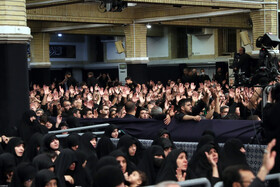 اولین شب مراسم عزاداری حضرت اباعبدالله الحسین علیهالسلام در حسینیه امام خمینی (ره)