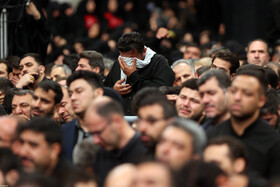 اولین شب مراسم عزاداری حضرت اباعبدالله الحسین علیهالسلام در حسینیه امام خمینی (ره)