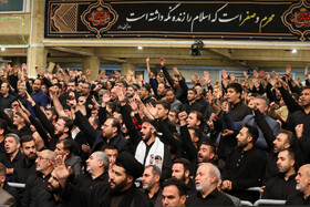 اولین شب مراسم عزاداری حضرت اباعبدالله الحسین علیهالسلام در حسینیه امام خمینی (ره)