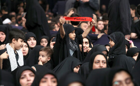 اولین شب مراسم عزاداری حضرت اباعبدالله الحسین علیهالسلام در حسینیه امام خمینی (ره)