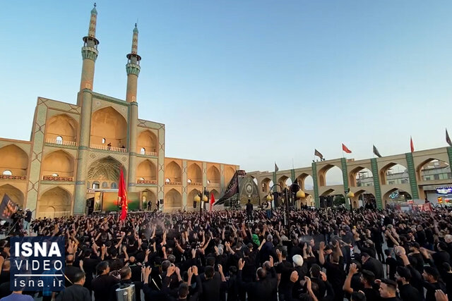 ویدیو/ عزاداری هیاتهای مذهبی یزد در میدان امیرچخماق ویدیو/ عزاداری هیاتهای مذهبی یزد در میدان امیرچخماق