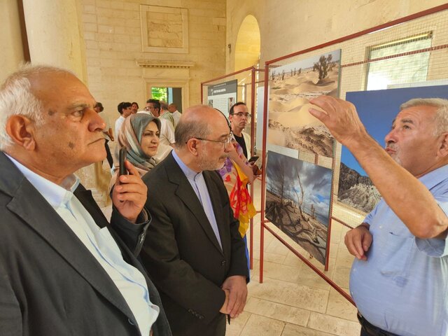 افتتاح نمایشگاه عکس و پوستر شهر سوخته در ایتالیا با حضور سفیر ایران