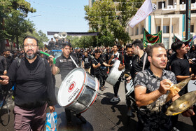 مراسم عزاداری روز عاشورا در خیابان شیرازی