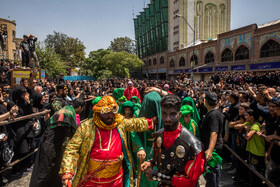 خیمه سوزان ظهر عاشورا در چهارراه گلوبندک تهران
