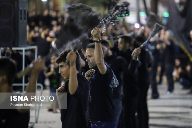 اقامه عزای عاشورای حسینی زیر آفتاب سوزان کرمانشاه 