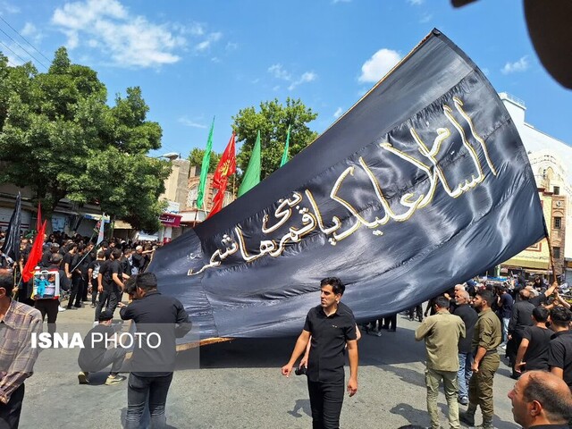 عَلَم حسینی قرنها بر دوش مردم خوی بوده است