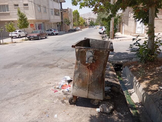 گلایه مردم ایلام از نحوه تخلیه سطلهای زباله و بوی بد شیرابهها