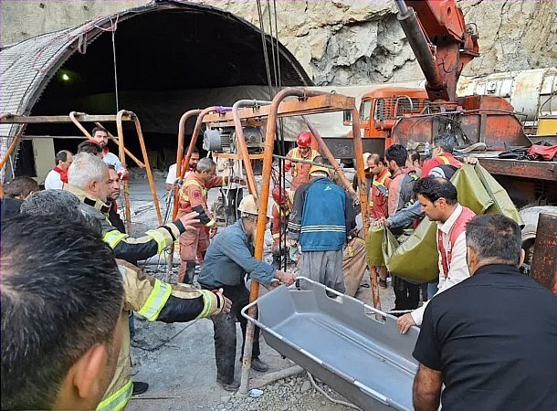 سقوط مرگبار یک کارگر به چاهی در آزادراه تهران - شمال