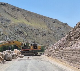 جاده خوی - قطور به‌دلیل ریزش کوه بسته شد