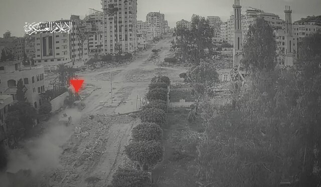 عملیات القسام علیه خودروهای زرهی اشغالگران در محله تل الهوا در جنوب غزه سربازان ارتش اشغالگر در رفح و نتزاریم زیر آتش نیروهای مقاومت