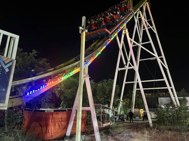 حادثه در شهربازی دریاچه چیتگر/ ۴ ساعت عملیات نفسگیر برای نجات ۱۵ تن