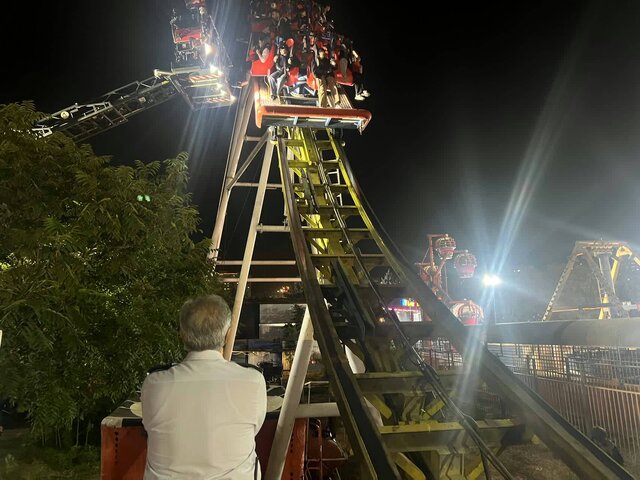 حادثه در شهربازی دریاچه چیتگر/ ۴ ساعت عملیات نفسگیر برای نجات ۱۵ تن