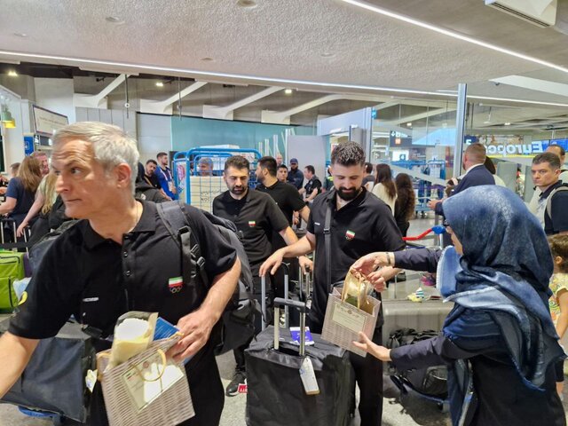 اولین کاروان ورزشی ایران وارد پاریس شد